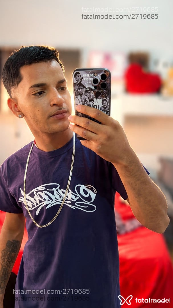 Acompanhante homem com cabelo castanho de olhos castanhos - Gabriel