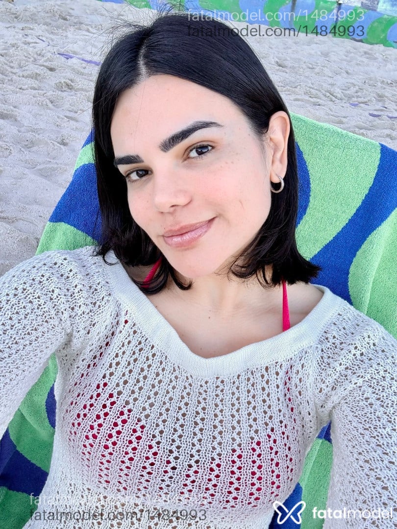 Acompanhante mulher com cabelo castanho de olhos pretos - Laís Albuquerque