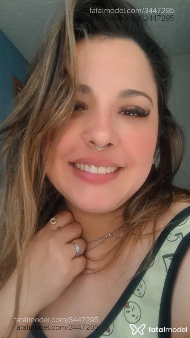 Acompanhante mulher loira (o) de olhos castanhos - Anny Costa