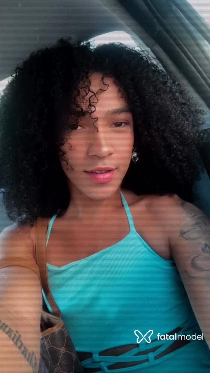 Acompanhante mulher trans morena (o) de olhos castanhos - Valentina