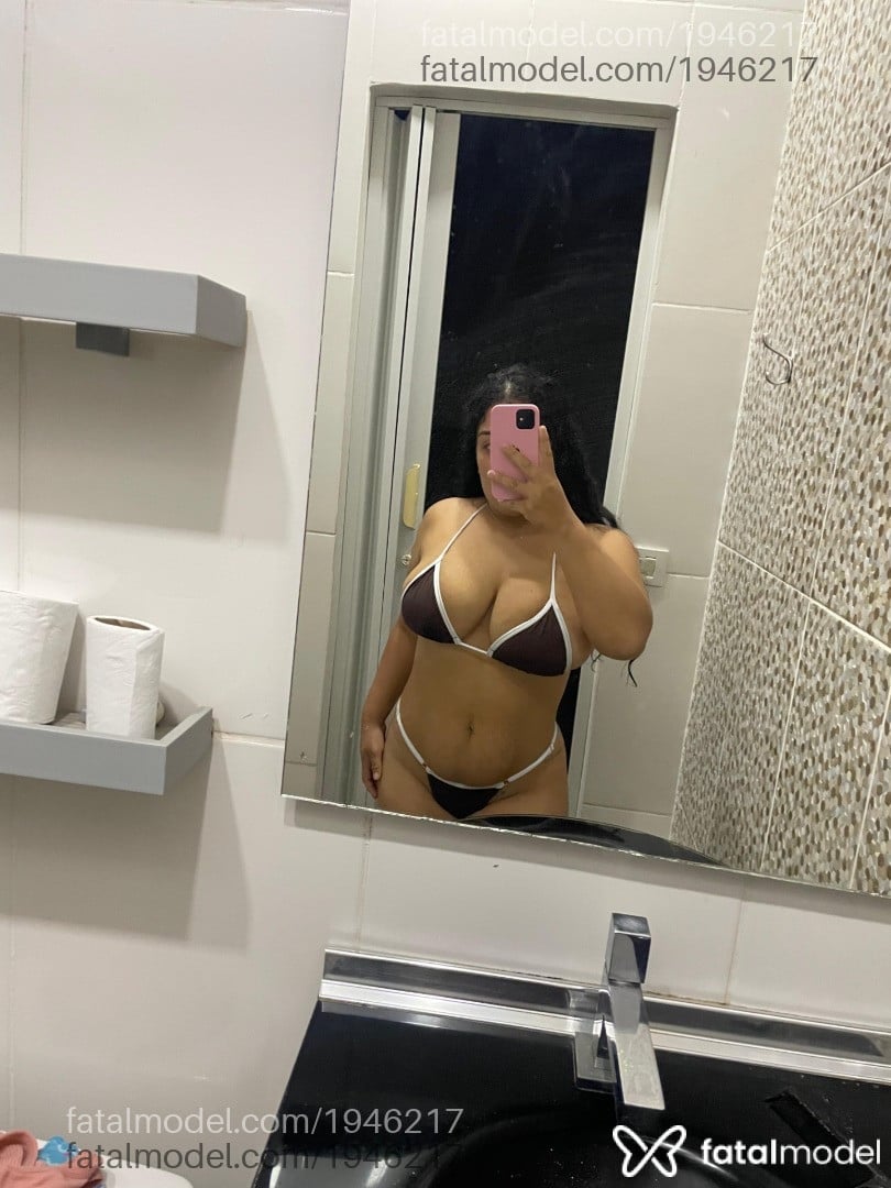 Acompanhante mulher com cabelo castanho de olhos castanhos - Alexia