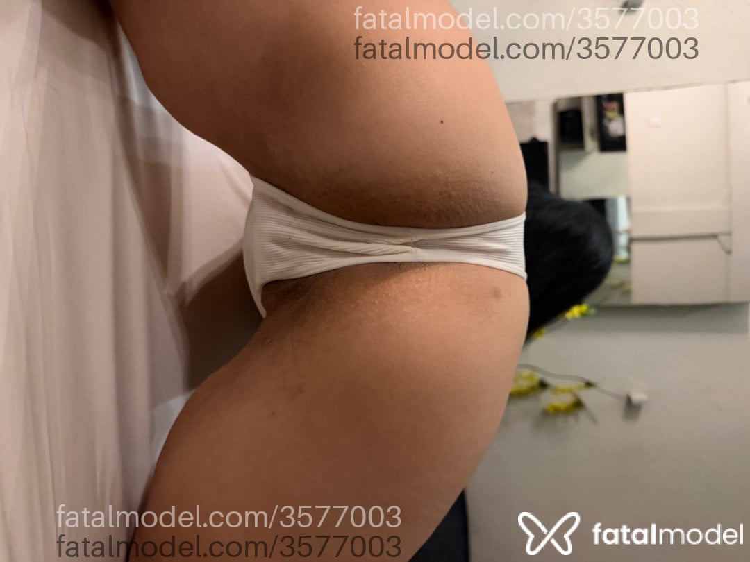 Acompanhante mulher morena (o) de olhos pretos - Laura