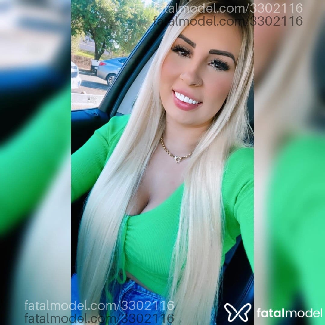 Acompanhante mulher loira (o) de olhos pretos - Bel Santos