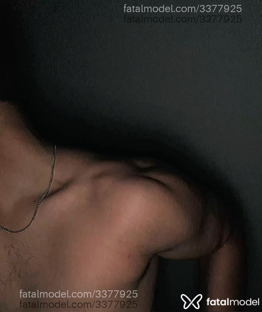 Acompanhante homem morena (o) de olhos castanhos - Vitin