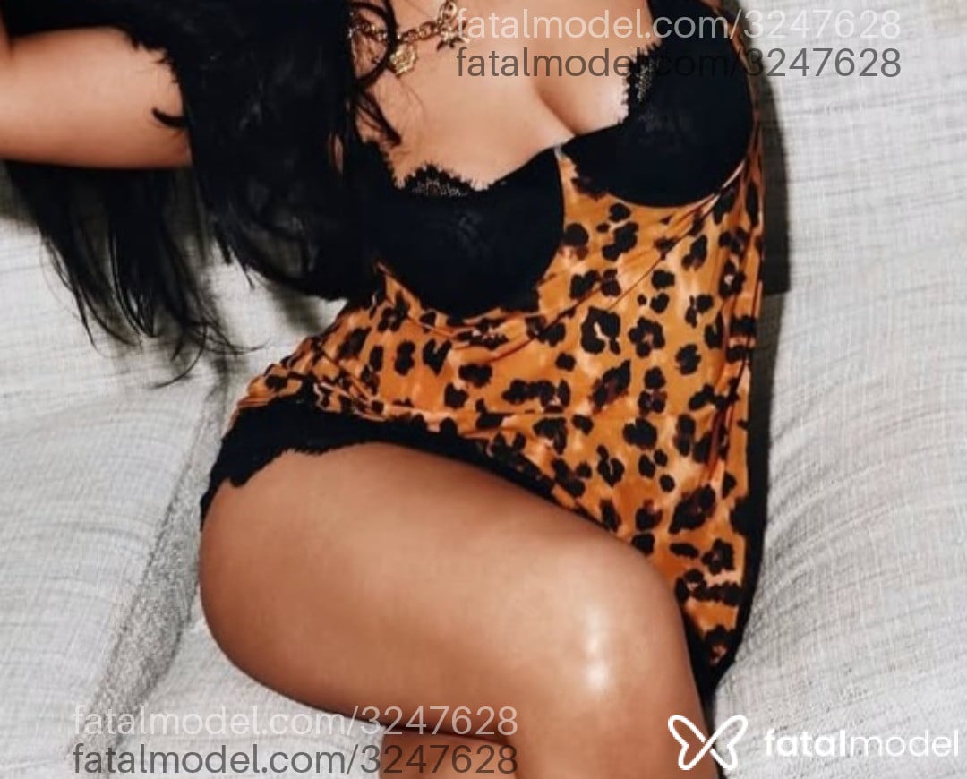 Acompanhante mulher trans morena (o) de olhos castanhos - Fendí