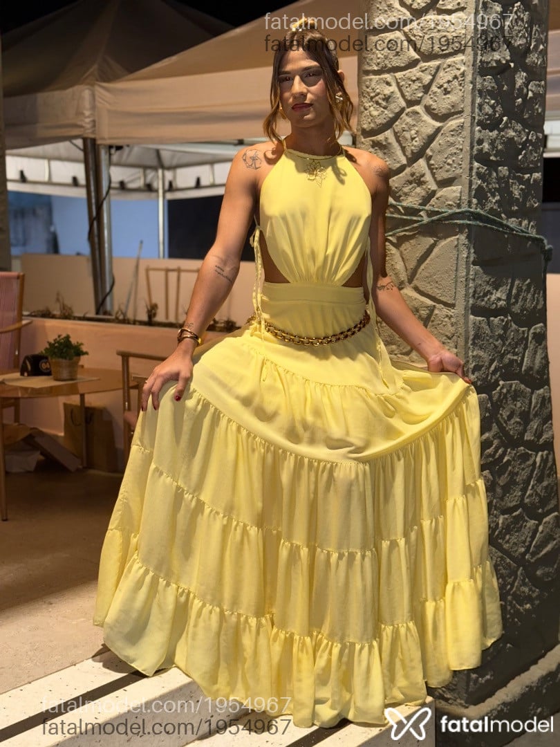 Acompanhante mulher trans com cabelo castanho de olhos mel - Ana Rafaella