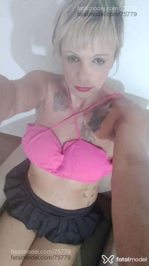 Acompanhante mulher trans loira (o) de olhos castanhos - Bianca