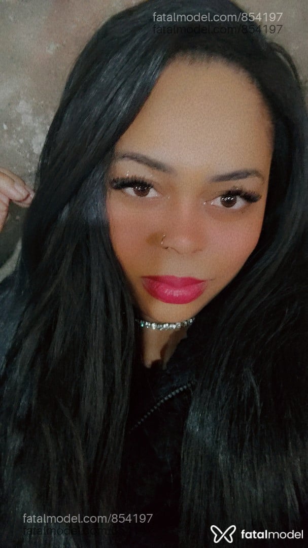 Acompanhante mulher morena (o) de olhos castanhos - Adrielly
