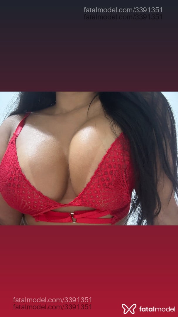 Acompanhante mulher com cabelo castanho de olhos pretos - Mirella