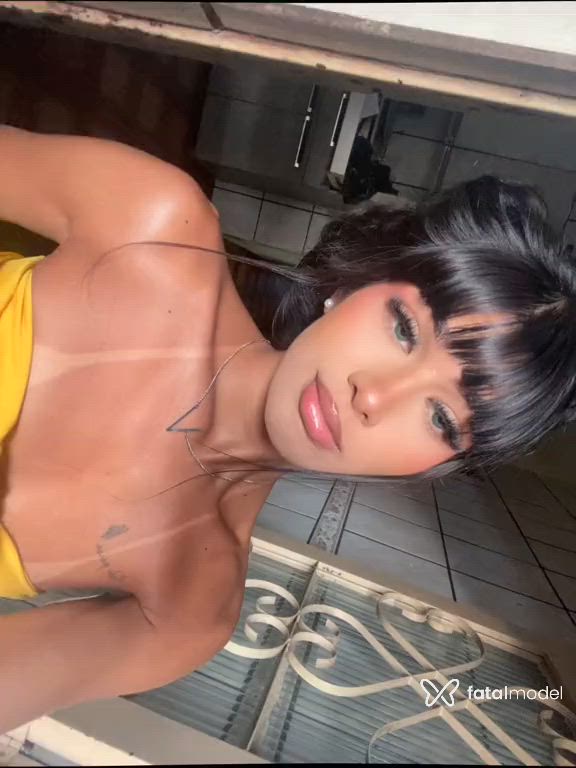 Acompanhante mulher trans morena (o) de olhos pretos - Emilly