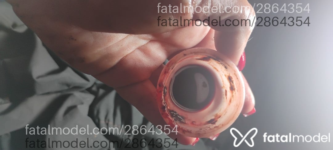 Acompanhante mulher loira (o) de olhos pretos - Raynah