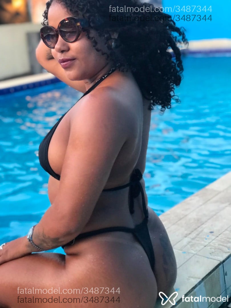 Acompanhante mulher morena (o) de olhos castanhos - Karolaine Silva