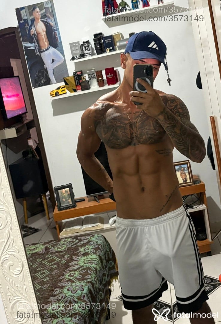 Acompanhante homem com cabelo castanho de olhos castanhos - Wesley Sousajr