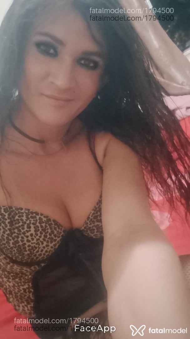 Acompanhante mulher trans com cabelo castanho de olhos castanhos - Samyrra