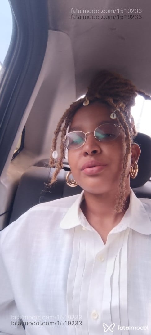 Acompanhante mulher com cabelo castanho de olhos pretos - Rebeca Nubian