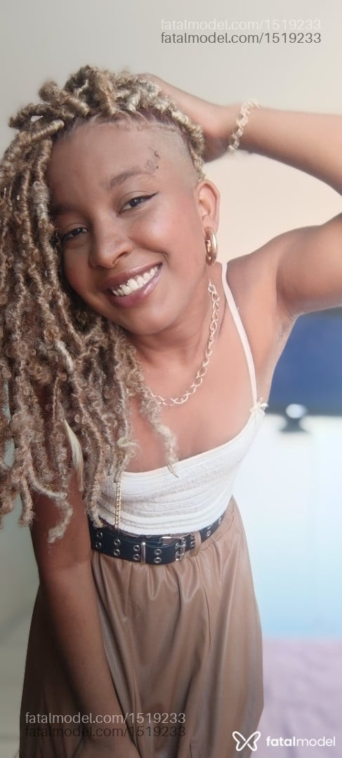Acompanhante mulher com cabelo castanho de olhos pretos - Rebeca Nubian