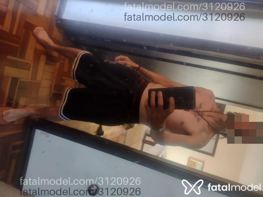 Acompanhante homem com cabelo castanho de olhos castanhos - Novinhodezessetecm