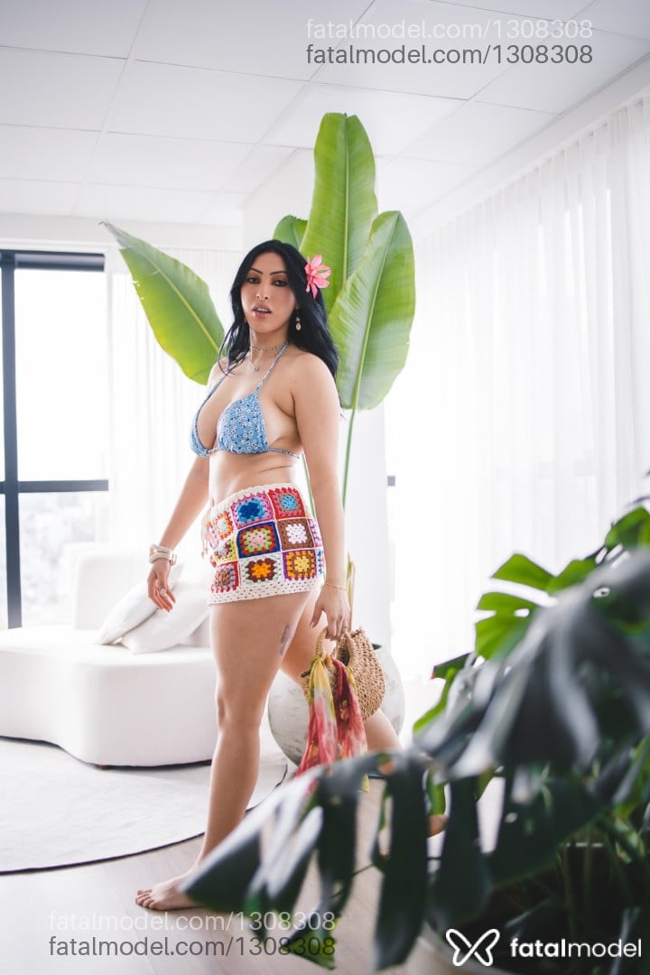 Acompanhante mulher morena (o) de olhos castanhos - Niyati