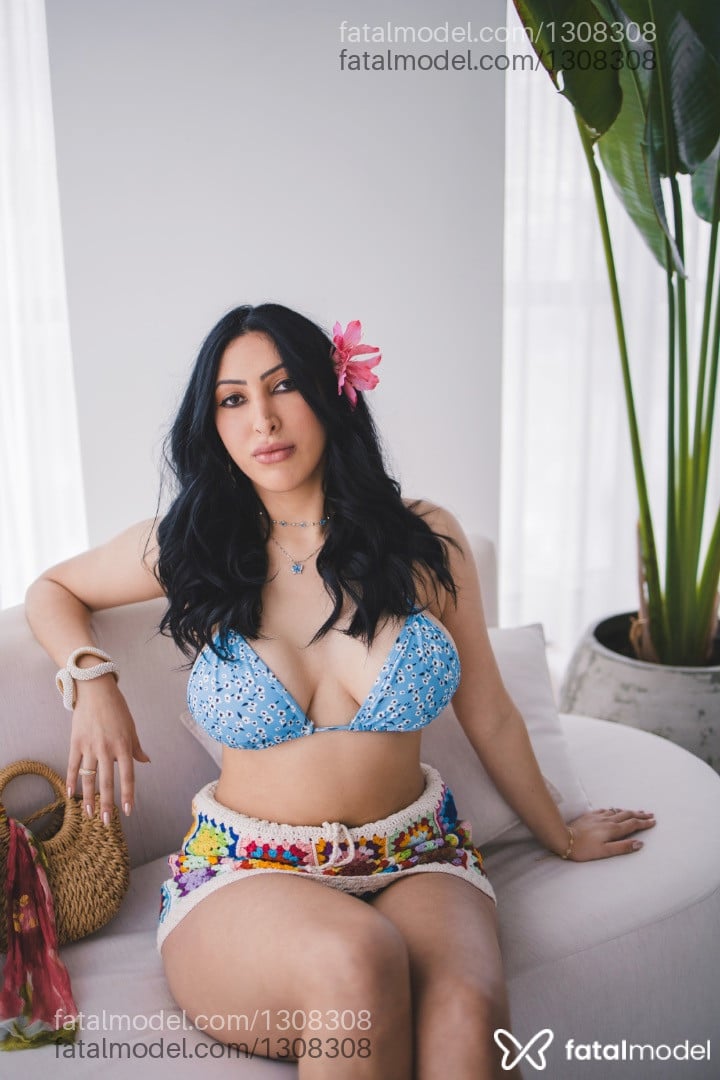 Acompanhante mulher morena (o) de olhos castanhos - Niyati