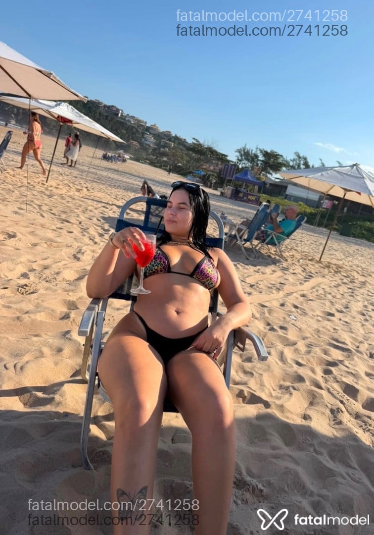 Acompanhante mulher morena (o) de olhos castanhos - Vick