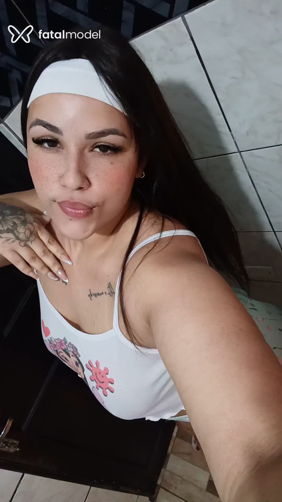 Acompanhante mulher morena (o) de olhos castanhos - Branca