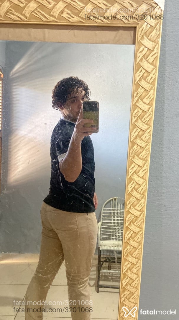 Acompanhante homem com cabelo castanho de olhos castanhos - Bernardo