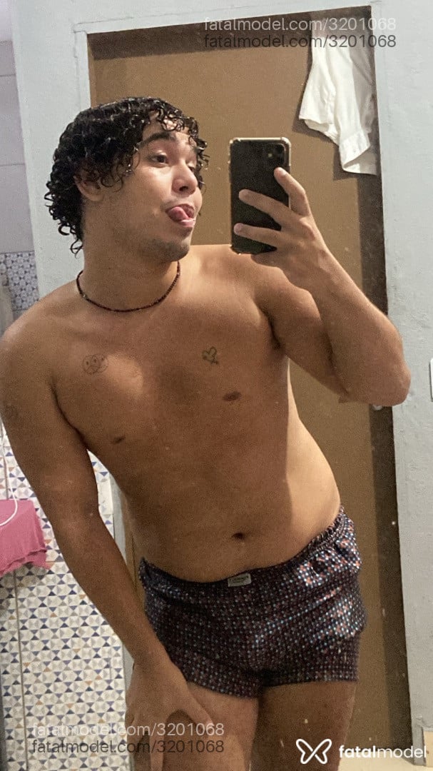 Acompanhante homem com cabelo castanho de olhos castanhos - Bernardo