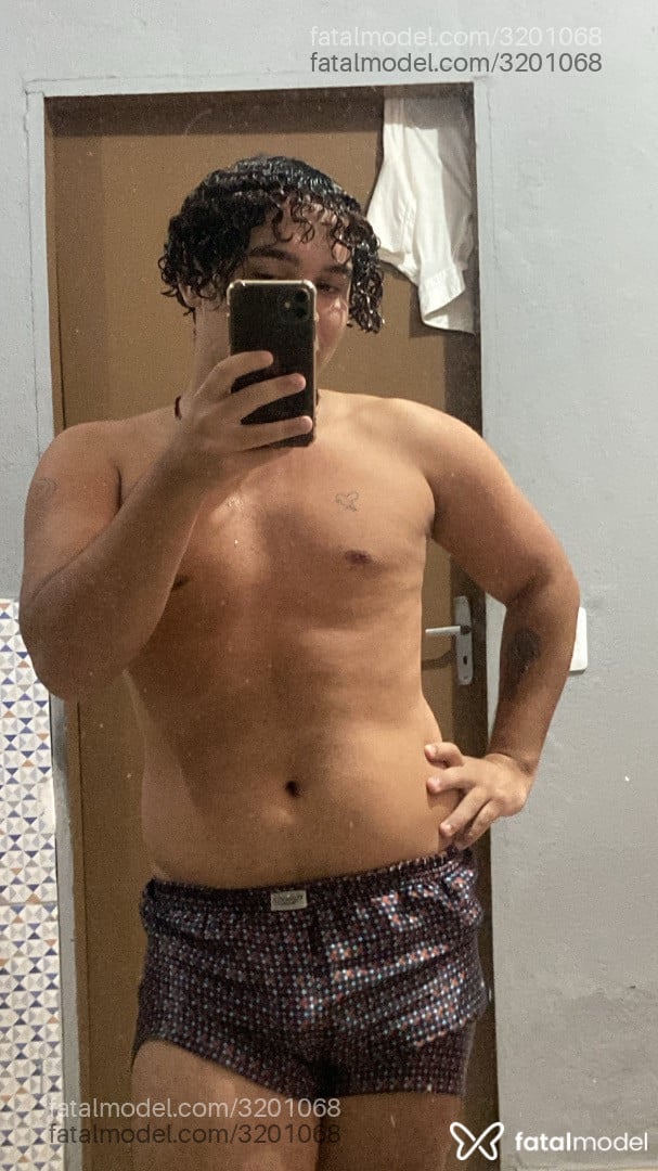 Acompanhante homem com cabelo castanho de olhos castanhos - Bernardo