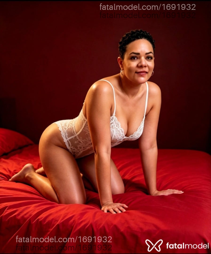 Acompanhante mulher morena (o) de olhos pretos - PALOMA
