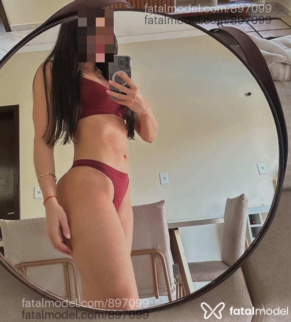 Acompanhante mulher com cabelo castanho de olhos castanhos - Thaís