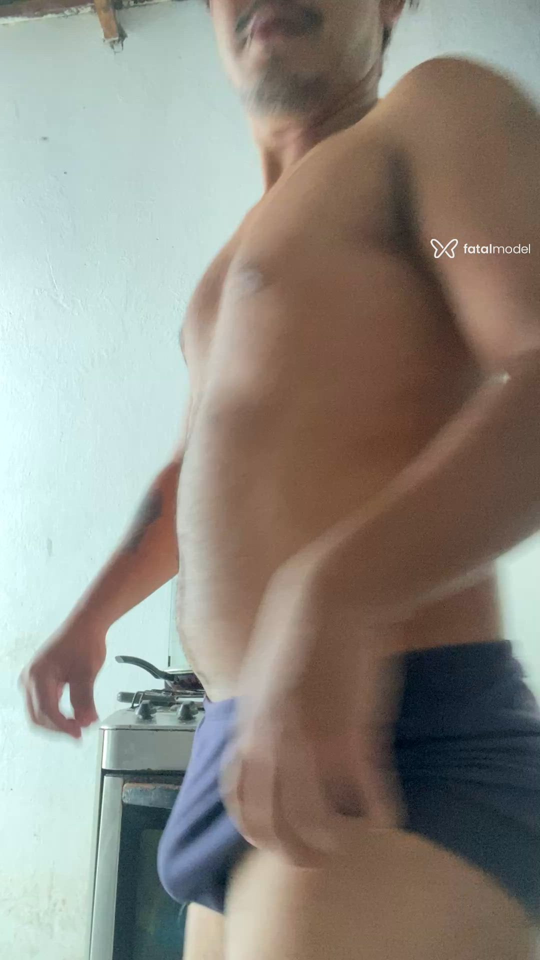 Acompanhante homem com cabelo castanho de olhos castanhos - Bernardo