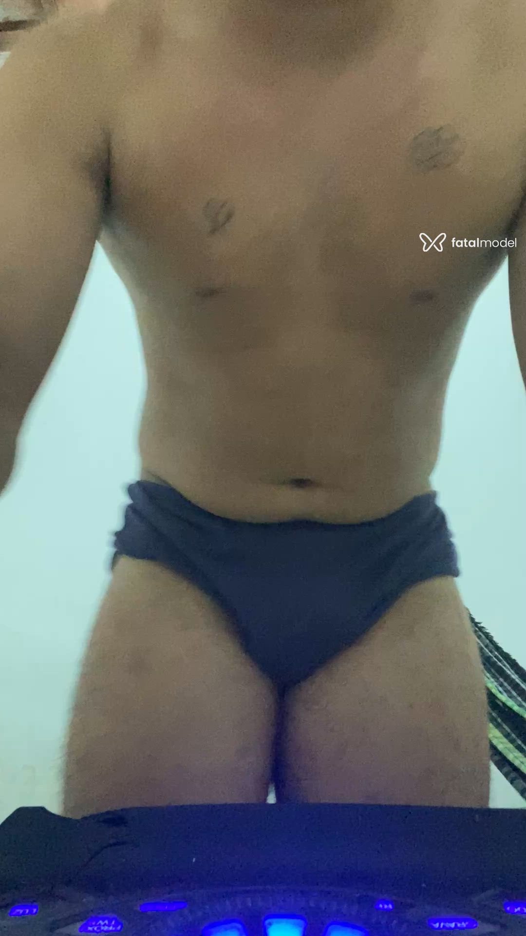 Acompanhante homem com cabelo castanho de olhos castanhos - Bernardo
