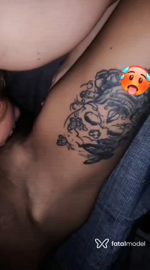 Acompanhante mulher com cabelo colorido de olhos castanhos - Biahh