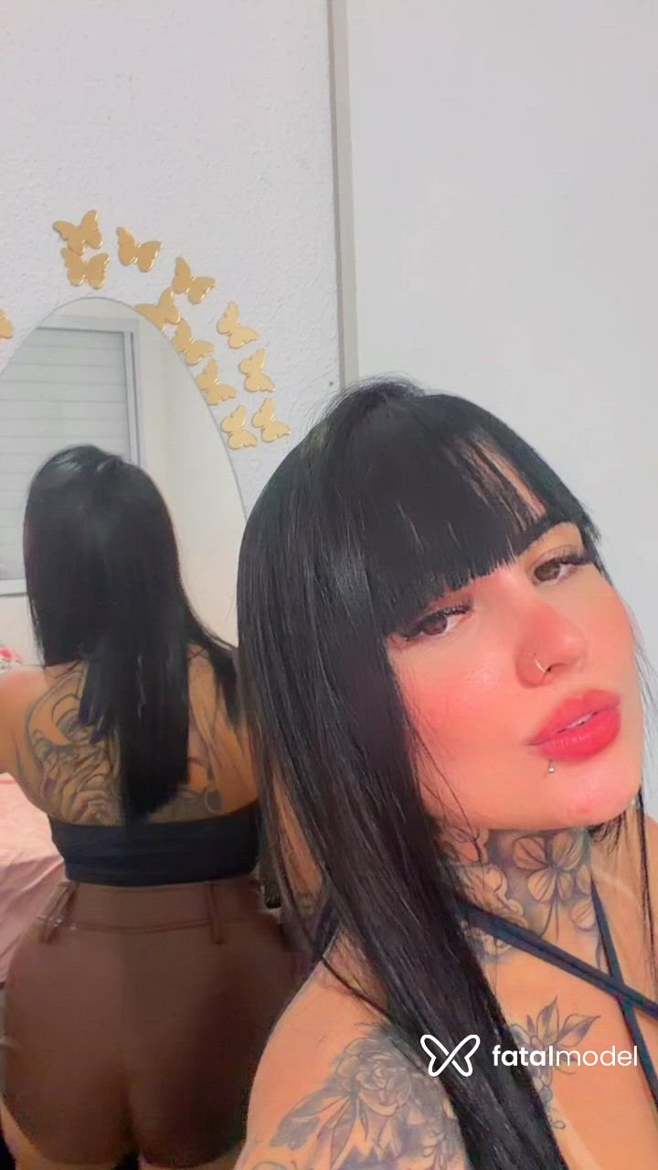 Acompanhante mulher com cabelo castanho de olhos castanhos - Clara Louise Acompanhante mulher com cabelo castanho de olhos castanhos - Clara Louise