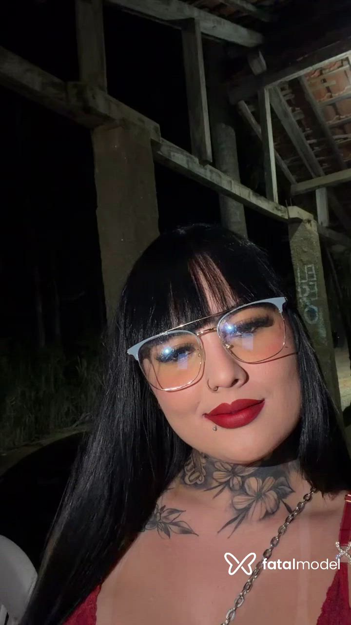 Acompanhante mulher com cabelo castanho de olhos castanhos - Clara Louise Acompanhante mulher com cabelo castanho de olhos castanhos - Clara Louise