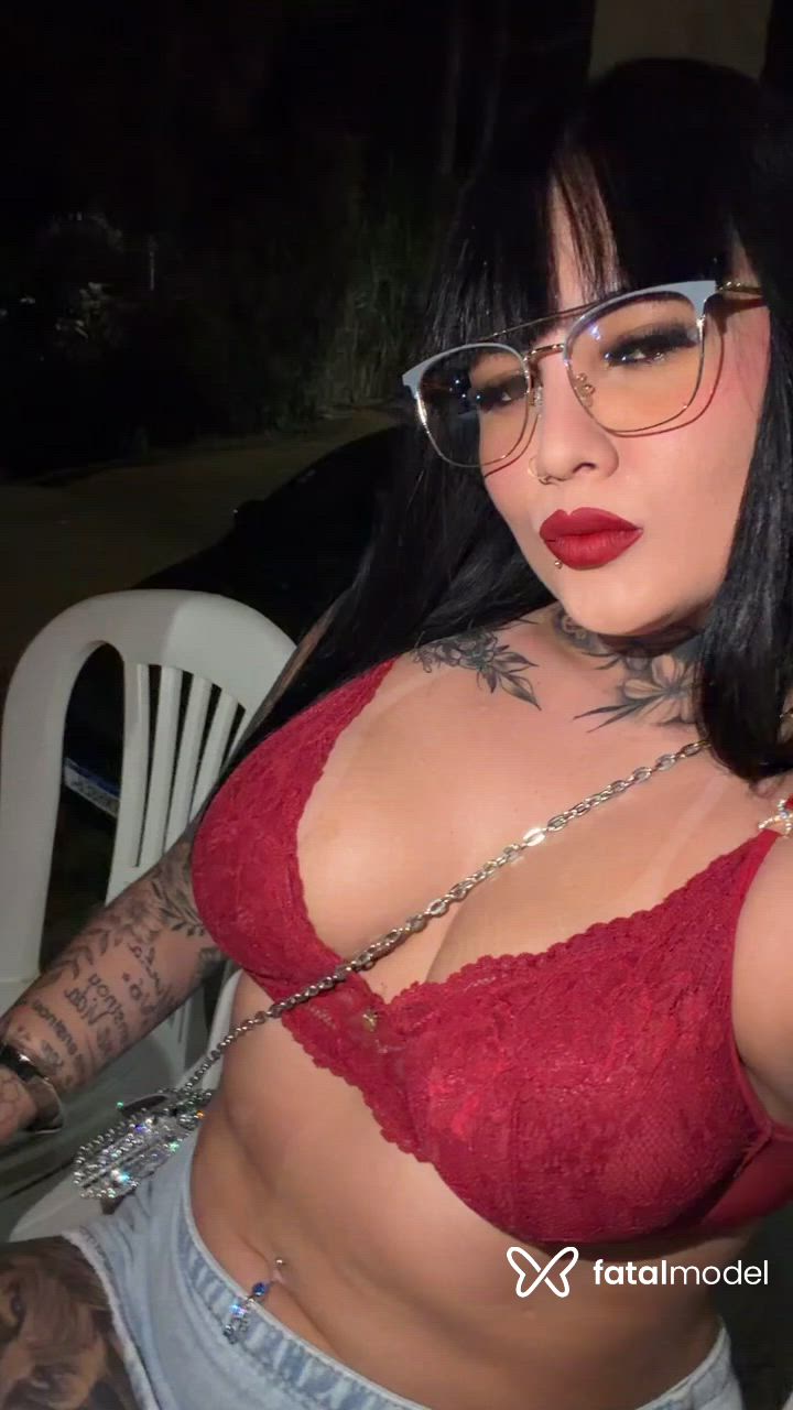 Acompanhante mulher com cabelo castanho de olhos castanhos - Clara Louise Acompanhante mulher com cabelo castanho de olhos castanhos - Clara Louise