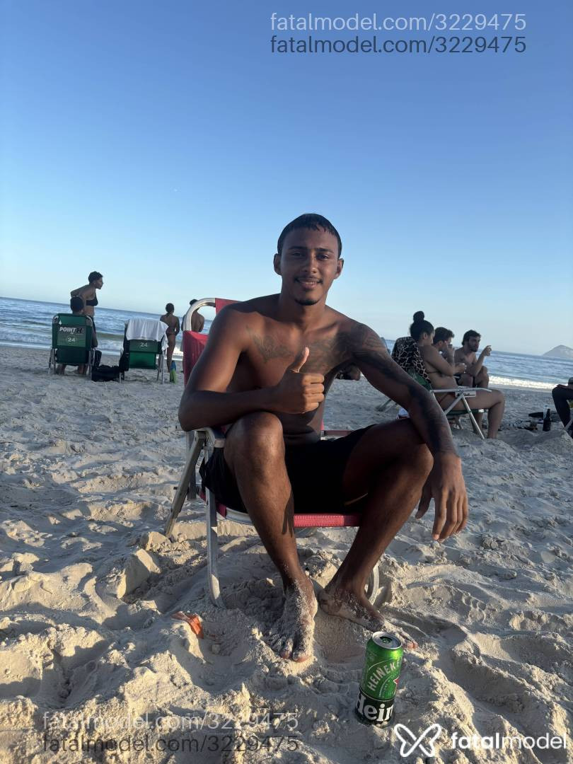 Acompanhante homem com cabelo castanho de olhos castanhos em Rio de Janeiro - índio