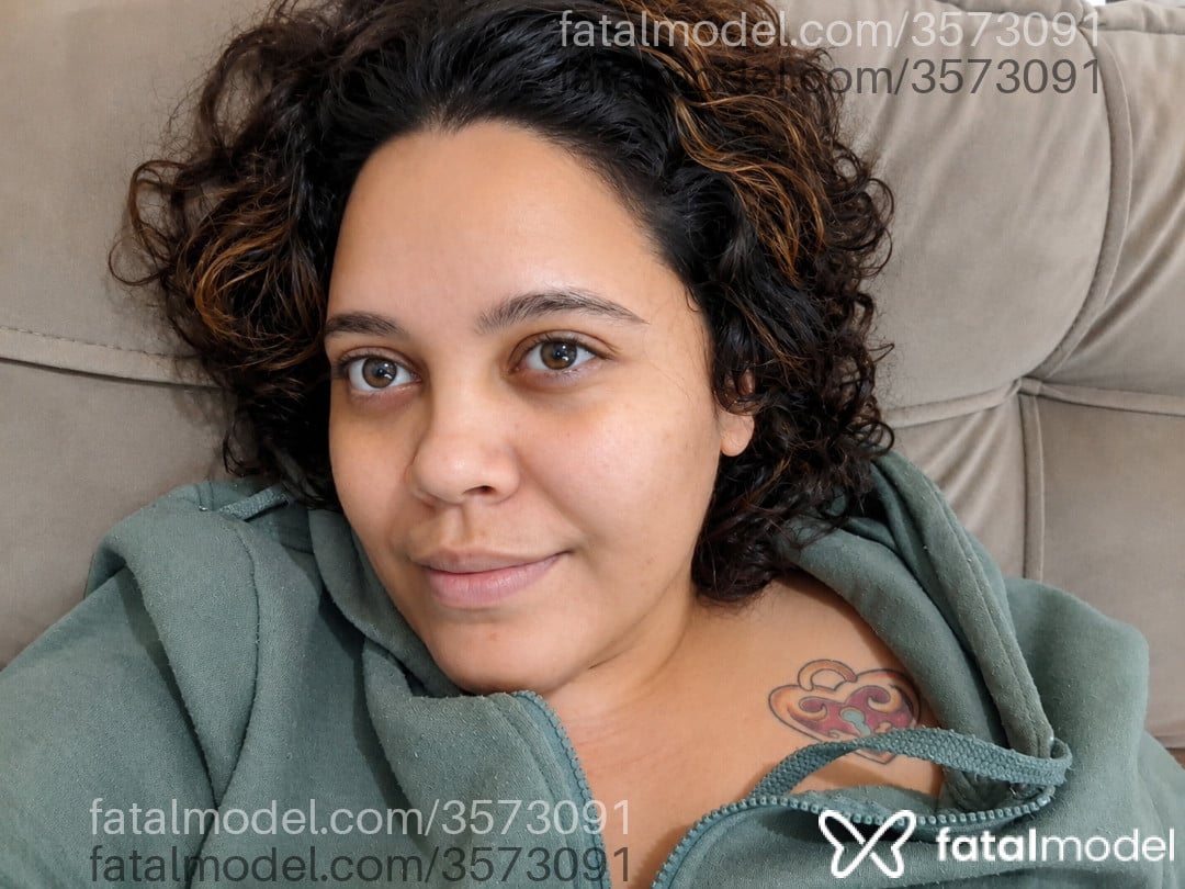 Acompanhante mulher com cabelo castanho de olhos castanhos - Gabriella Acompanhante mulher com cabelo castanho de olhos castanhos - Gabriella