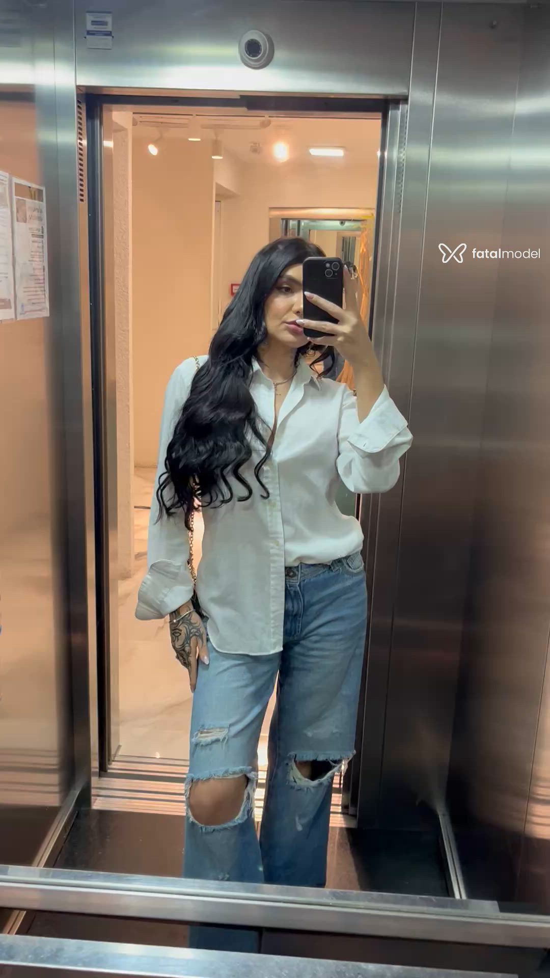 Acompanhante mulher com cabelo castanho de olhos castanhos - Cléo
