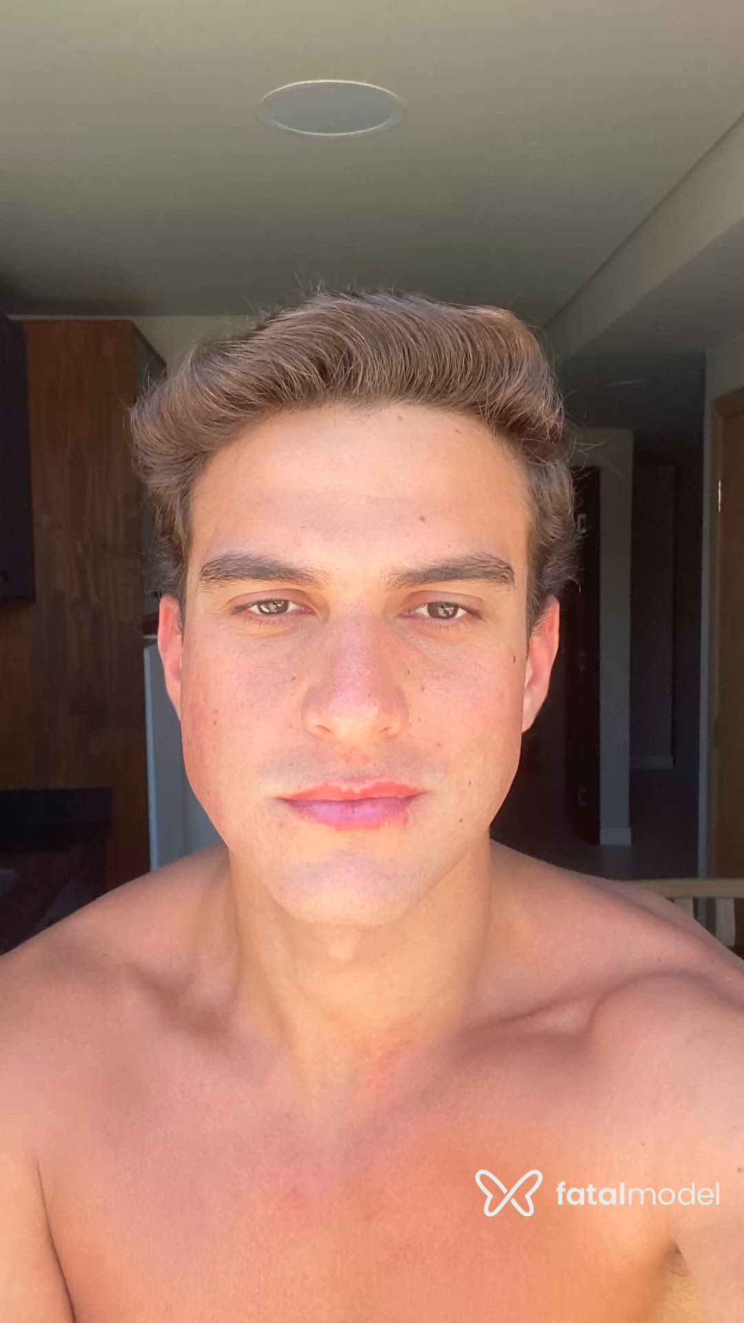 Acompanhante homem com cabelo castanho de olhos castanhos - Gabriel Sudré