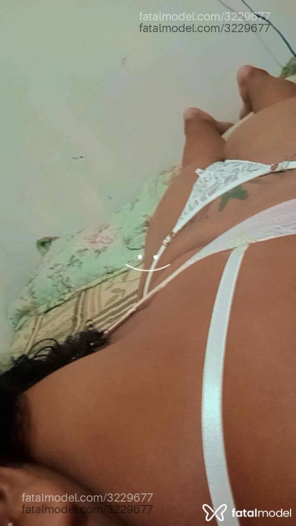 Acompanhante mulher com cabelo castanho de olhos pretos - Morena