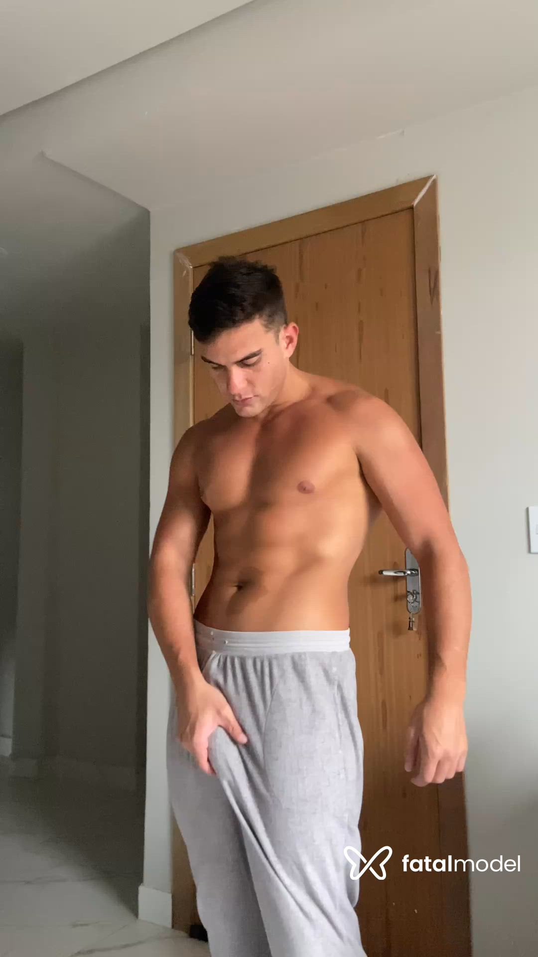 Acompanhante homem com cabelo castanho de olhos castanhos - Gabriel Sudré