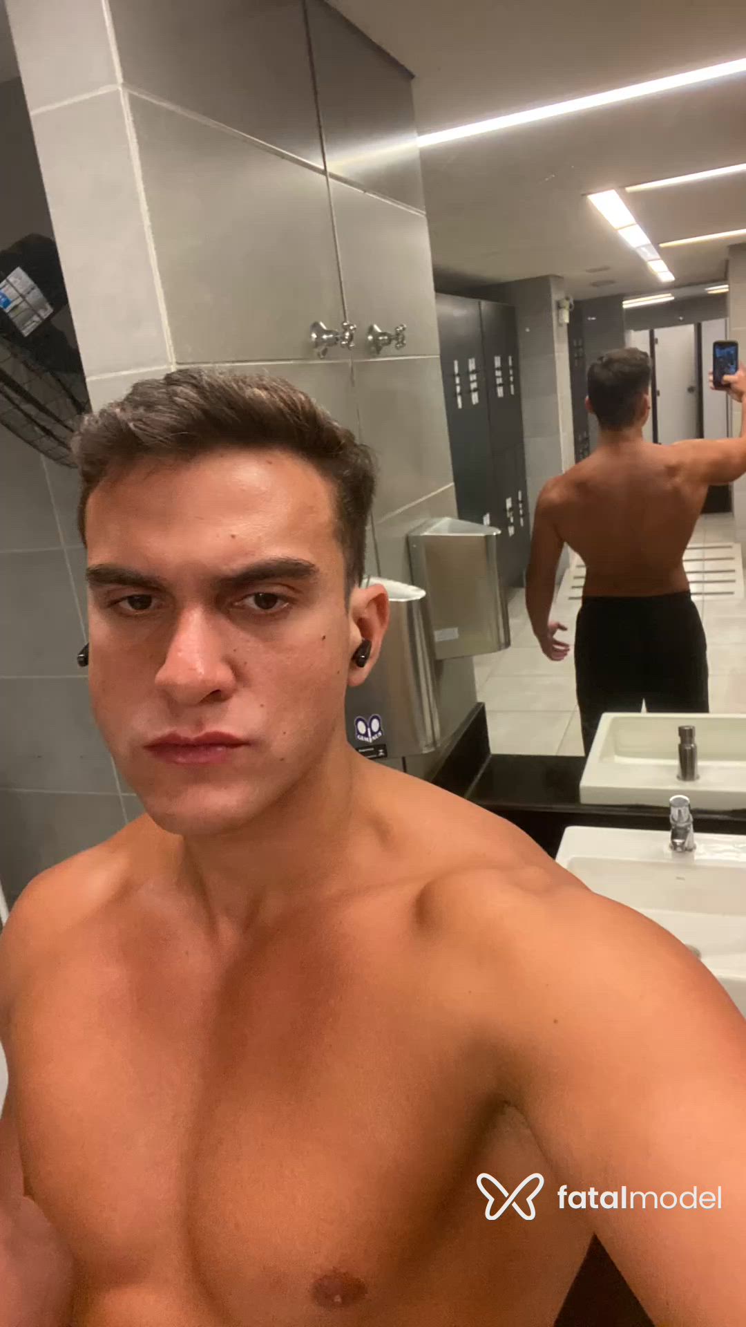 Acompanhante homem com cabelo castanho de olhos castanhos - Gabriel Sudré