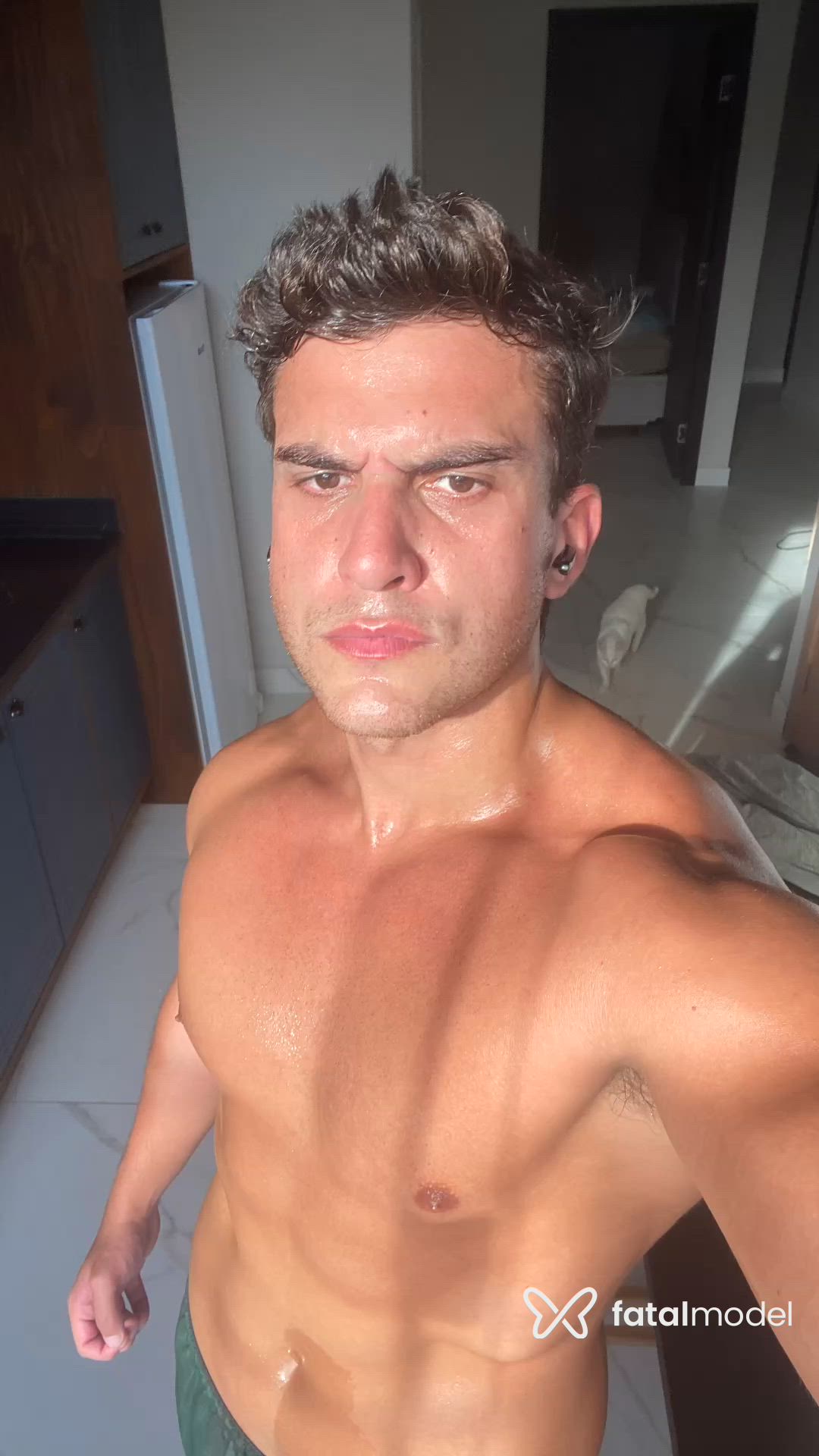 Acompanhante homem com cabelo castanho de olhos castanhos - Gabriel Sudré