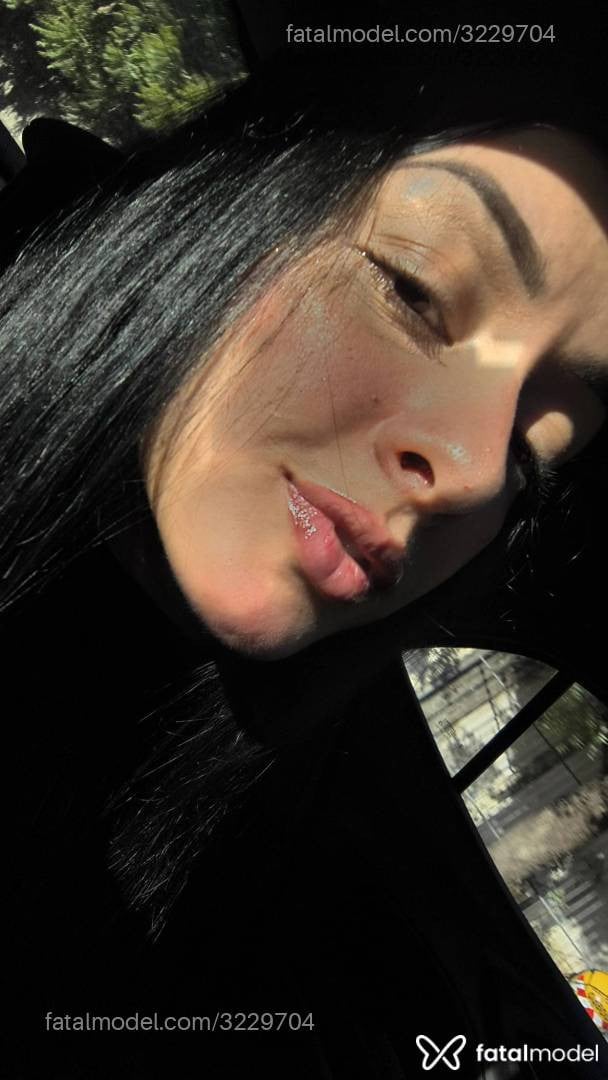 Acompanhante mulher morena (o) de olhos pretos - Cupim