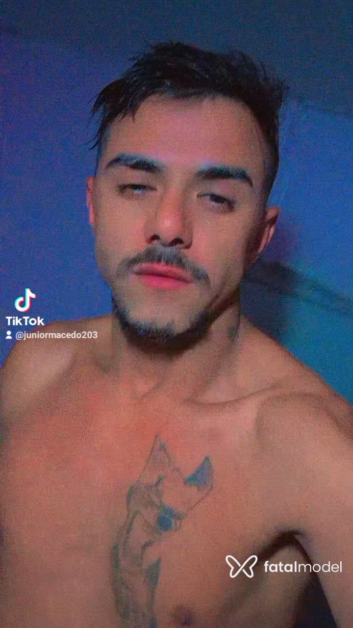 Acompanhante homem com cabelo castanho de olhos castanhos - Mateus Acompanhante homem com cabelo castanho de olhos castanhos - Mateus