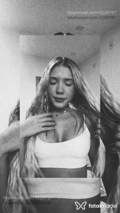 Acompanhante mulher loira (o) de olhos azuis - Larissa
