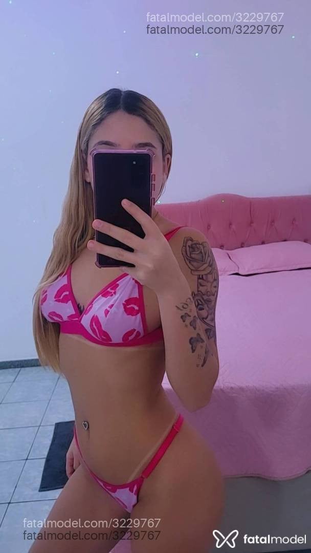 Acompanhante mulher loira (o) de olhos azuis - Larissa