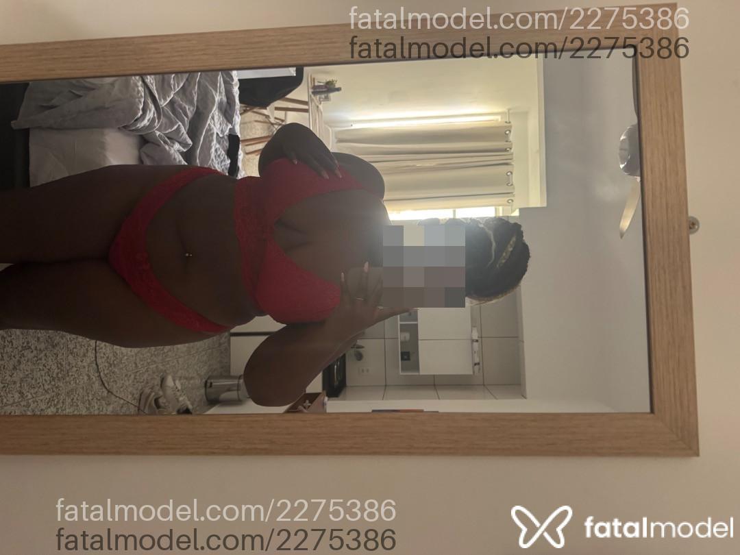 Acompanhante mulher com cabelo castanho de olhos castanhos - Thaiz Benz