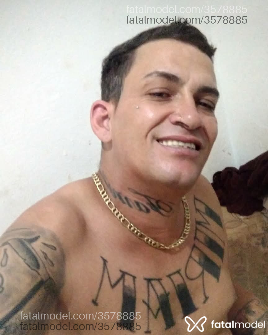 Acompanhante homem com cabelo castanho de olhos castanhos - Terciofetiche